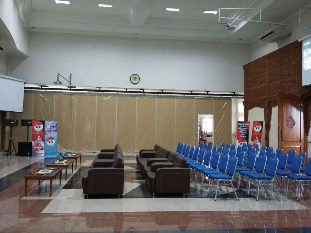 partisi geser penyekat ruangan